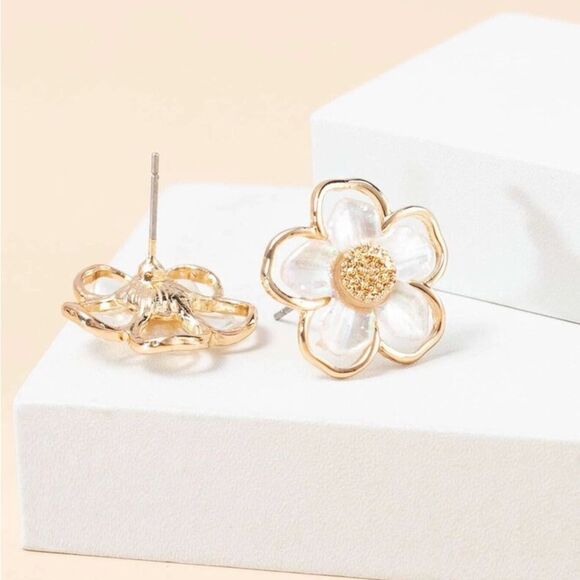 Pearlescent Flower Stud Earrings - Picture 6 of 10